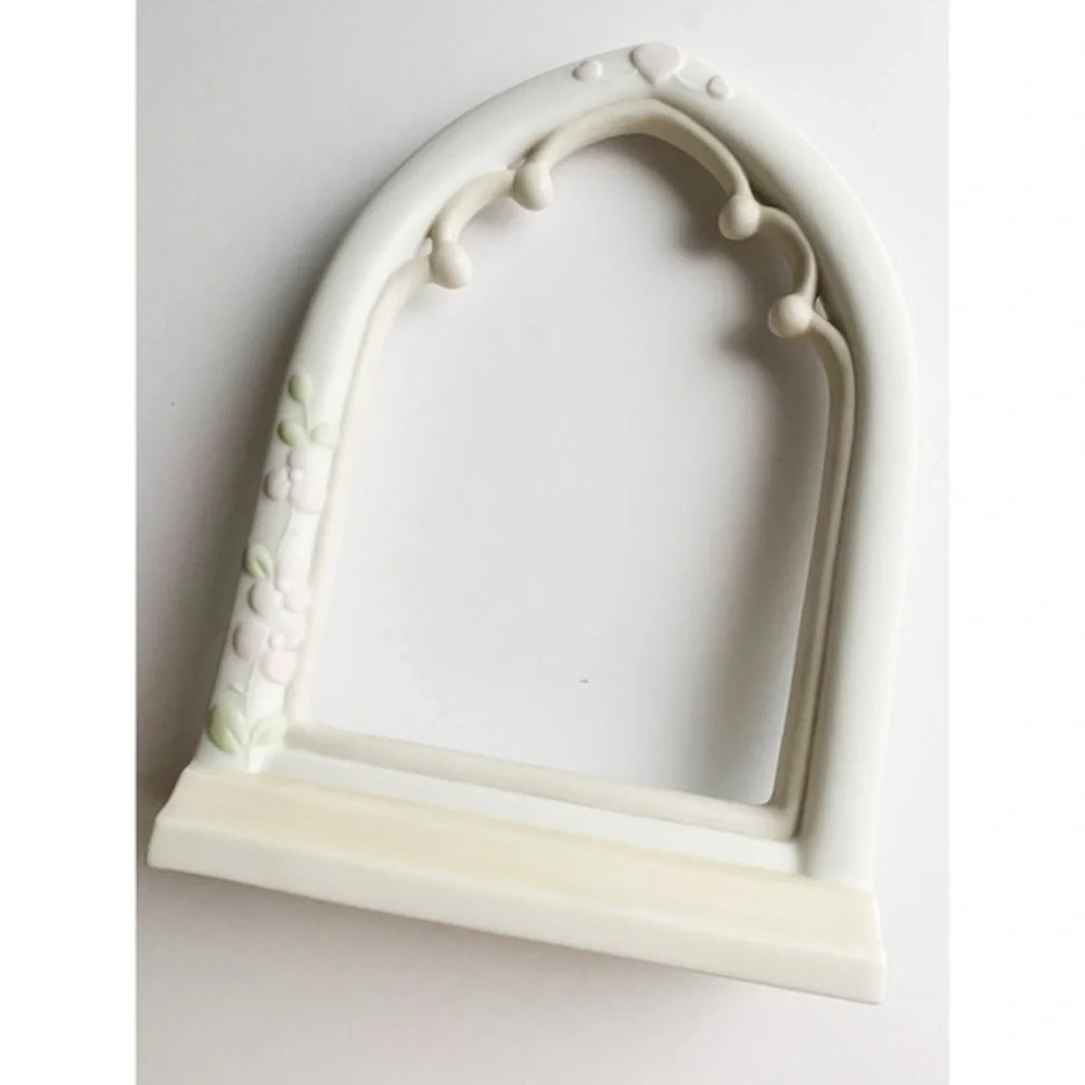 Precious Moments • Ceramic Wedding Arch Figurine